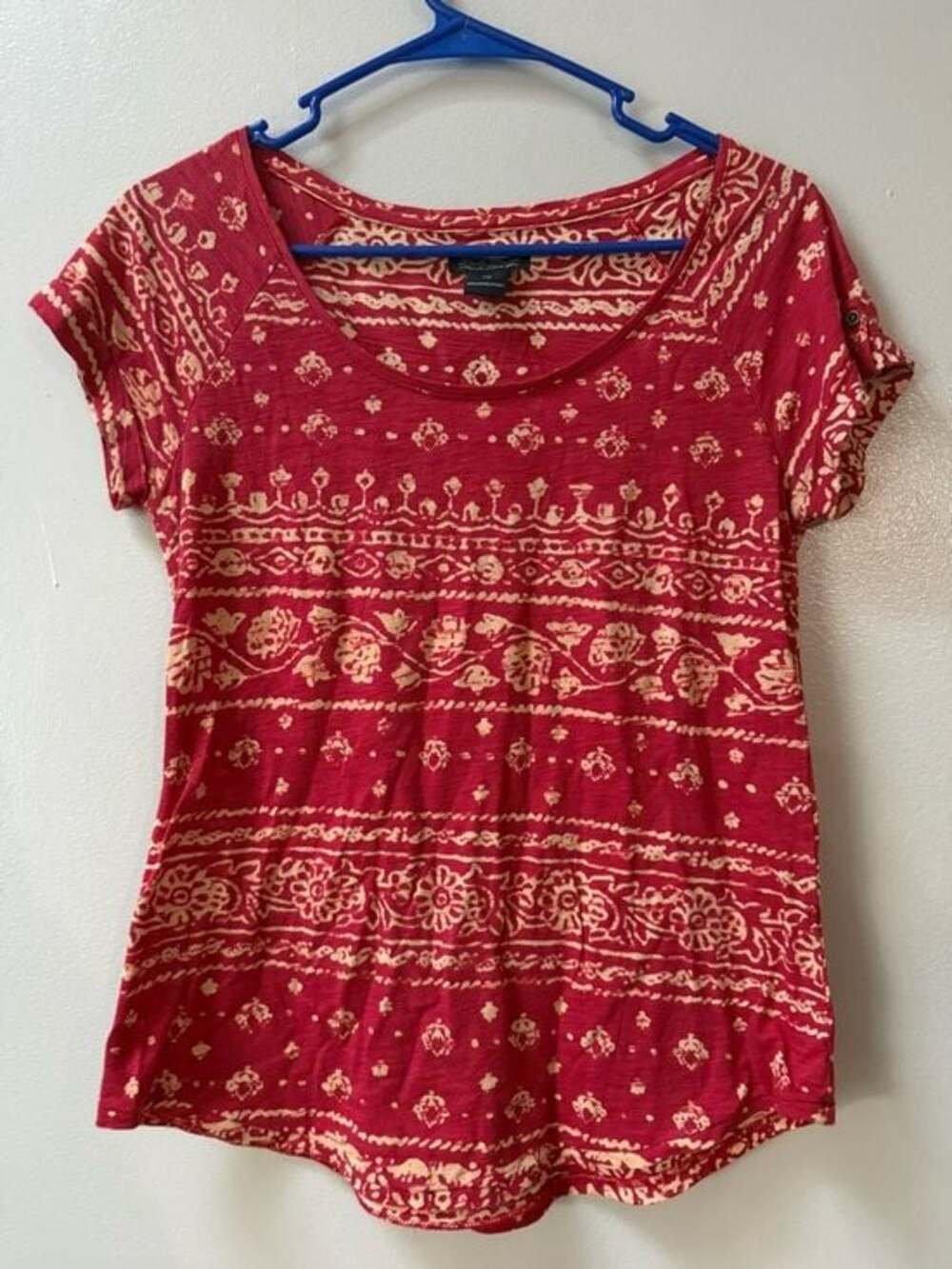 Lucky Brand “Live In Love” Boho Print Tee XS Red Cream Tribal Paisley Top